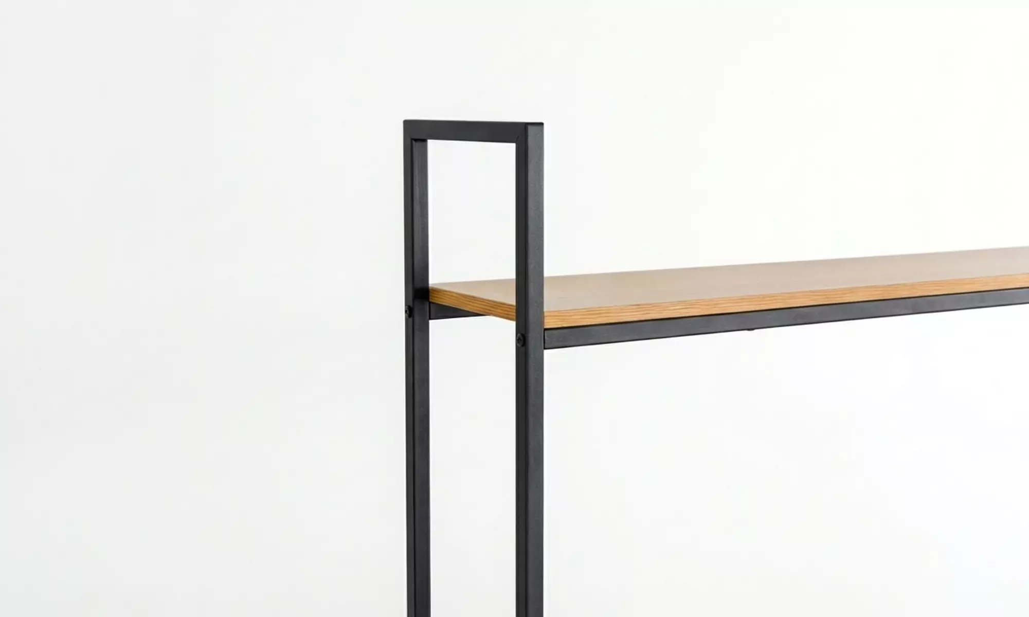 Scrivania industriale con ripiani