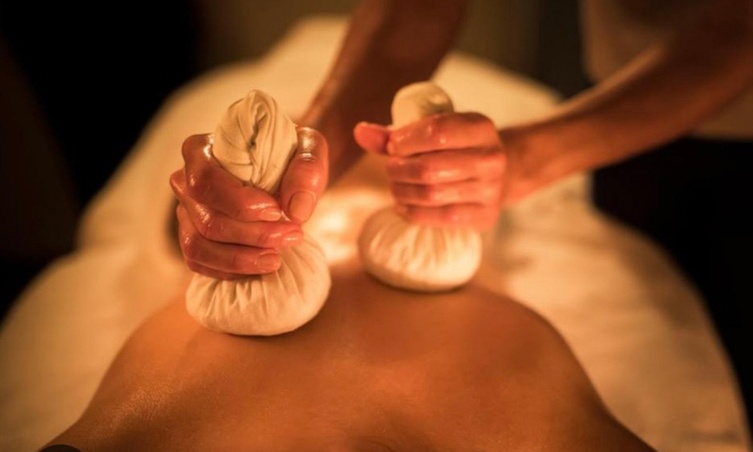 60 Min. Kräuterstempel-Massage für 1 Person