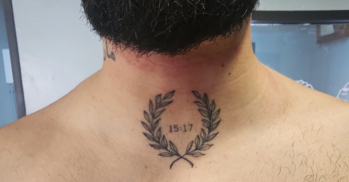 Servicio de mini tatuajes en blanco y negro en Las Palmas