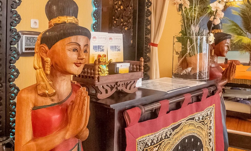 Image 7: Traditionelle Thai-, Aromaöl- oder Rückenmassage für 1 Paar