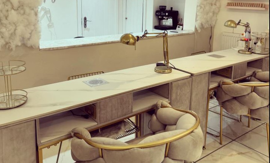 Image 3: Ultimate 45, 55 or 65 Min Japanese Headspa with Luxury Drink & Snack