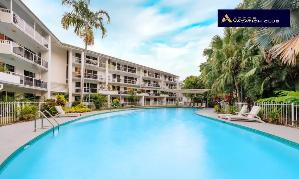 Palm Cove Getaway: Two or Three-Bedroom Apartment with WiFi