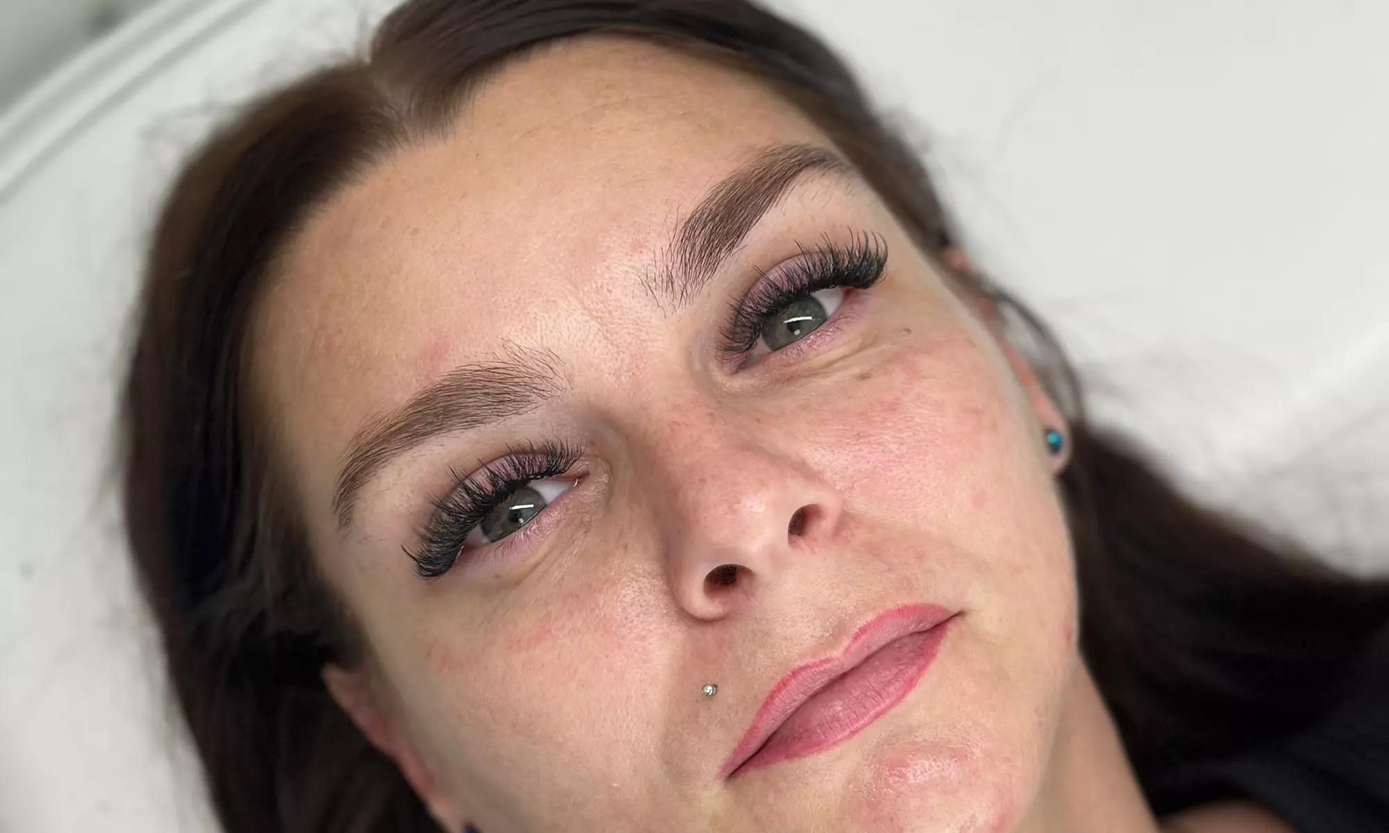 Get Stunning Full Set Classic, Hybrid, Volume or Wispy Lash Extensions