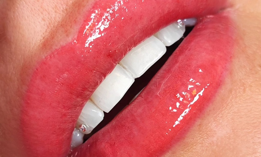 Image 2: Podkreślający urodę makijaż permanentny