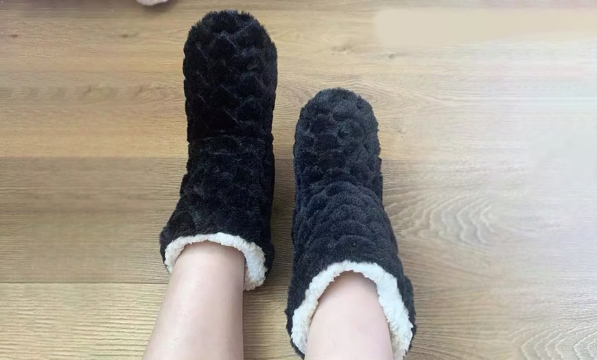 Image 5: Winter Warm Plush Home Indoor Lounge Slippers