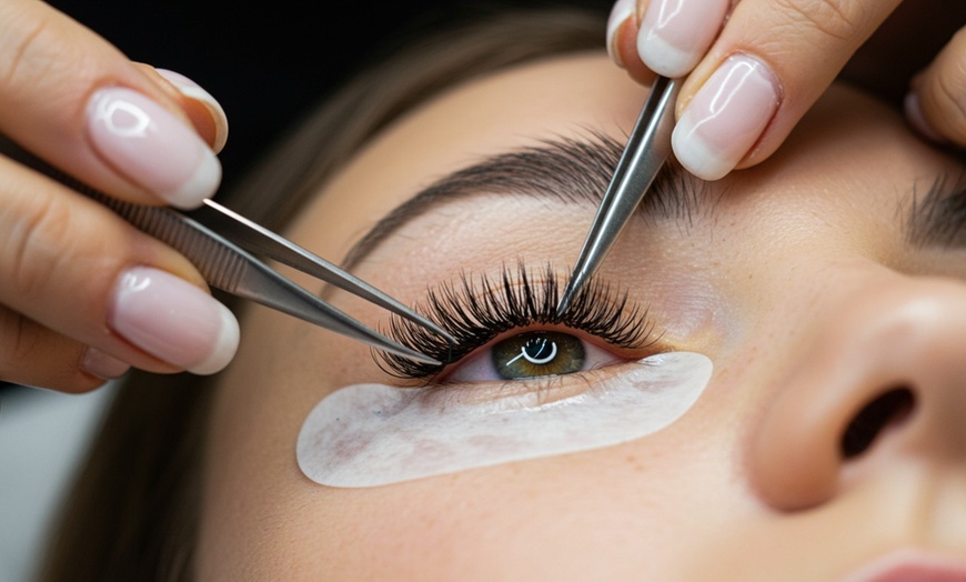 Image 2: Classic Full Set of Eyelash Extensions for a Fabulous Look