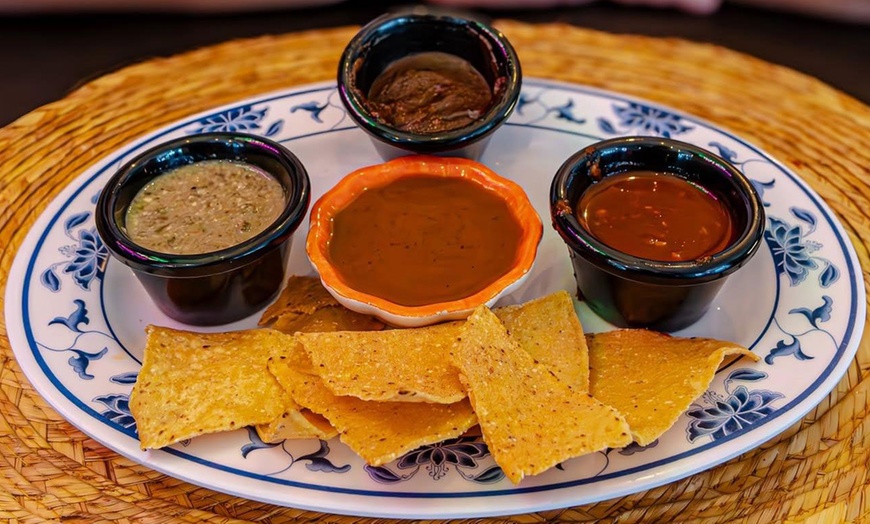 Image 10: Menú mexicano para 2 con postre, bebida y opción a margarita o cóctel