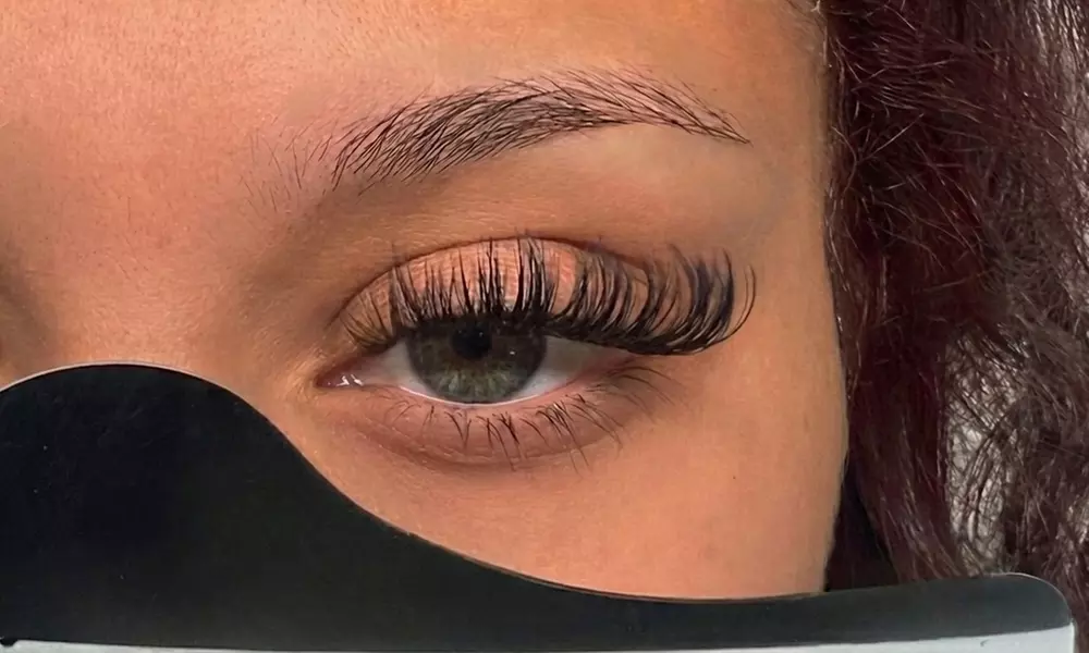 Expert Lash Extensions & Brow Services for a Stunning Look