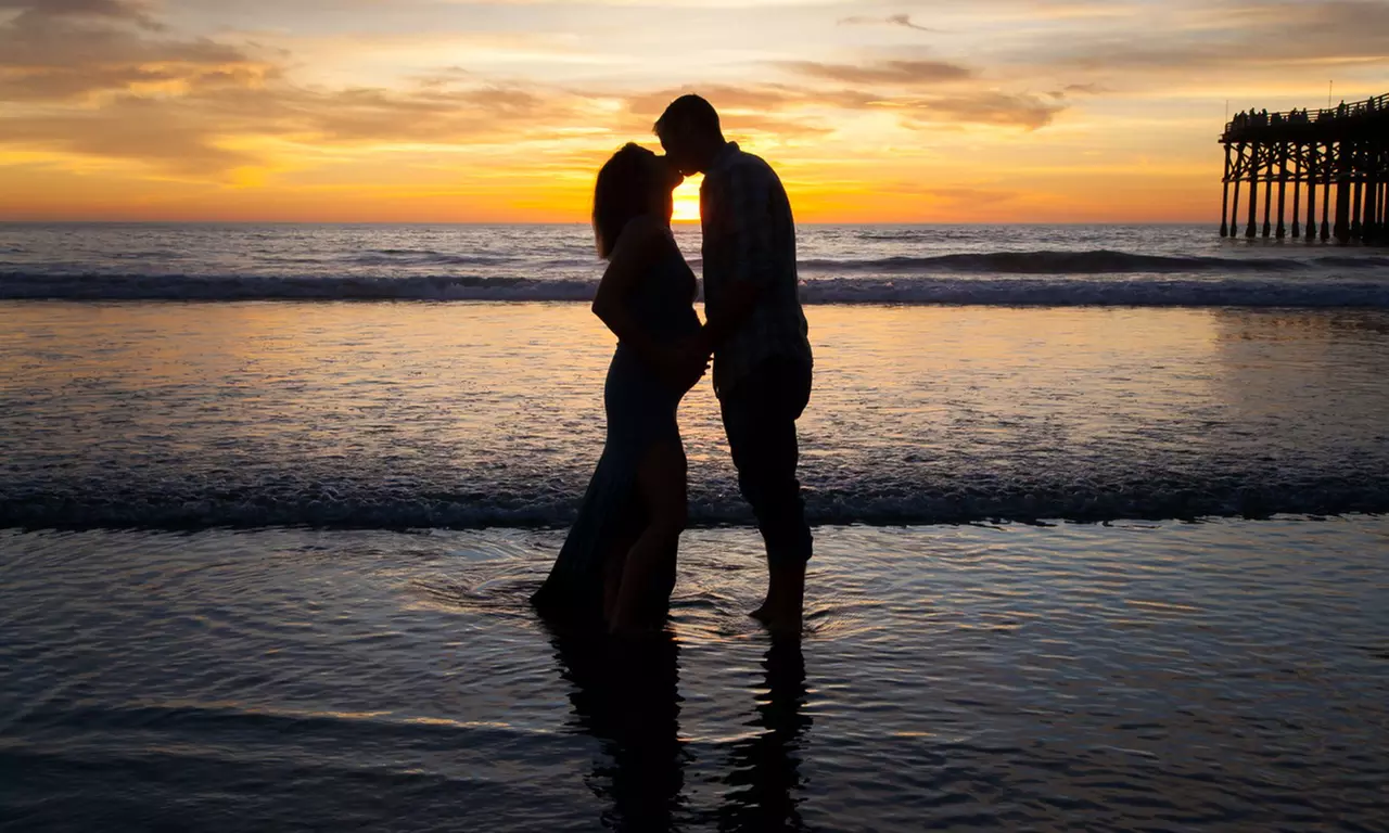 30-Minute Portrait, Engagement or Maternity Photo Shoot from AlohaBug Photography (Up to 74% Off)   - Primary Image
