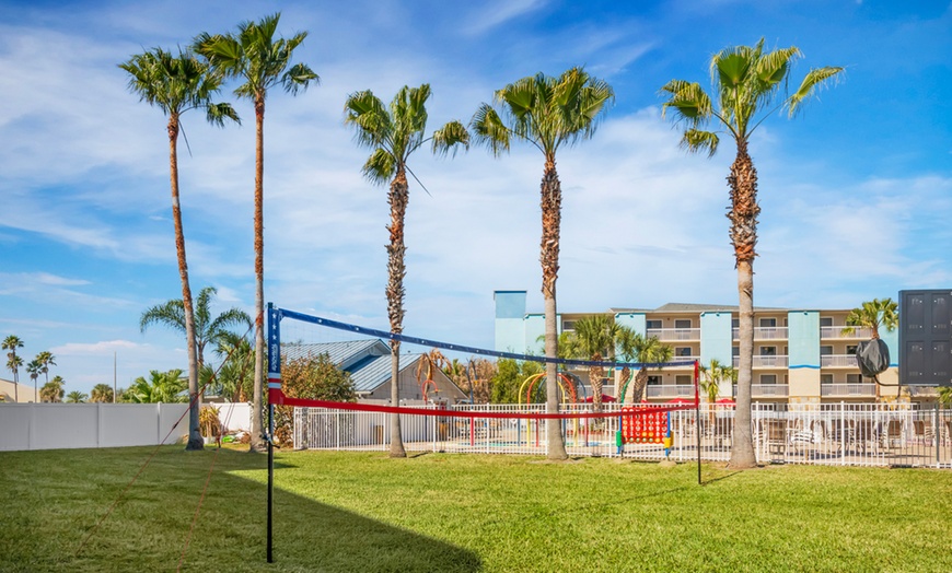Image 28: Family-Friendly Hotel Near Amusement Parks in Orlando w/Various Room