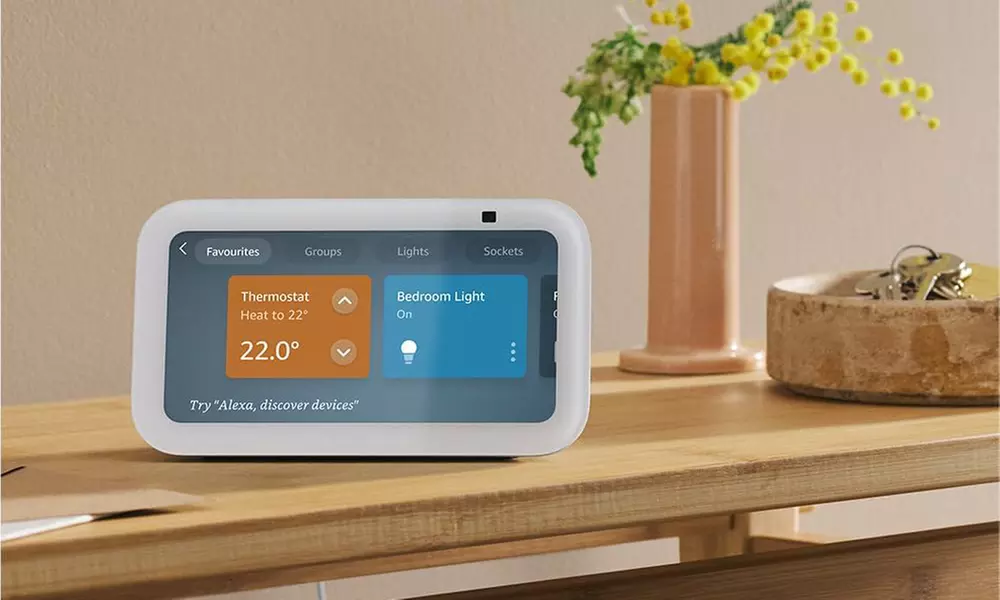 New Amazon Echo Show 5 (3rd Gen) Smart Display - 5.5'', Deeper Bass, Camera Cover, Smart Home Hub