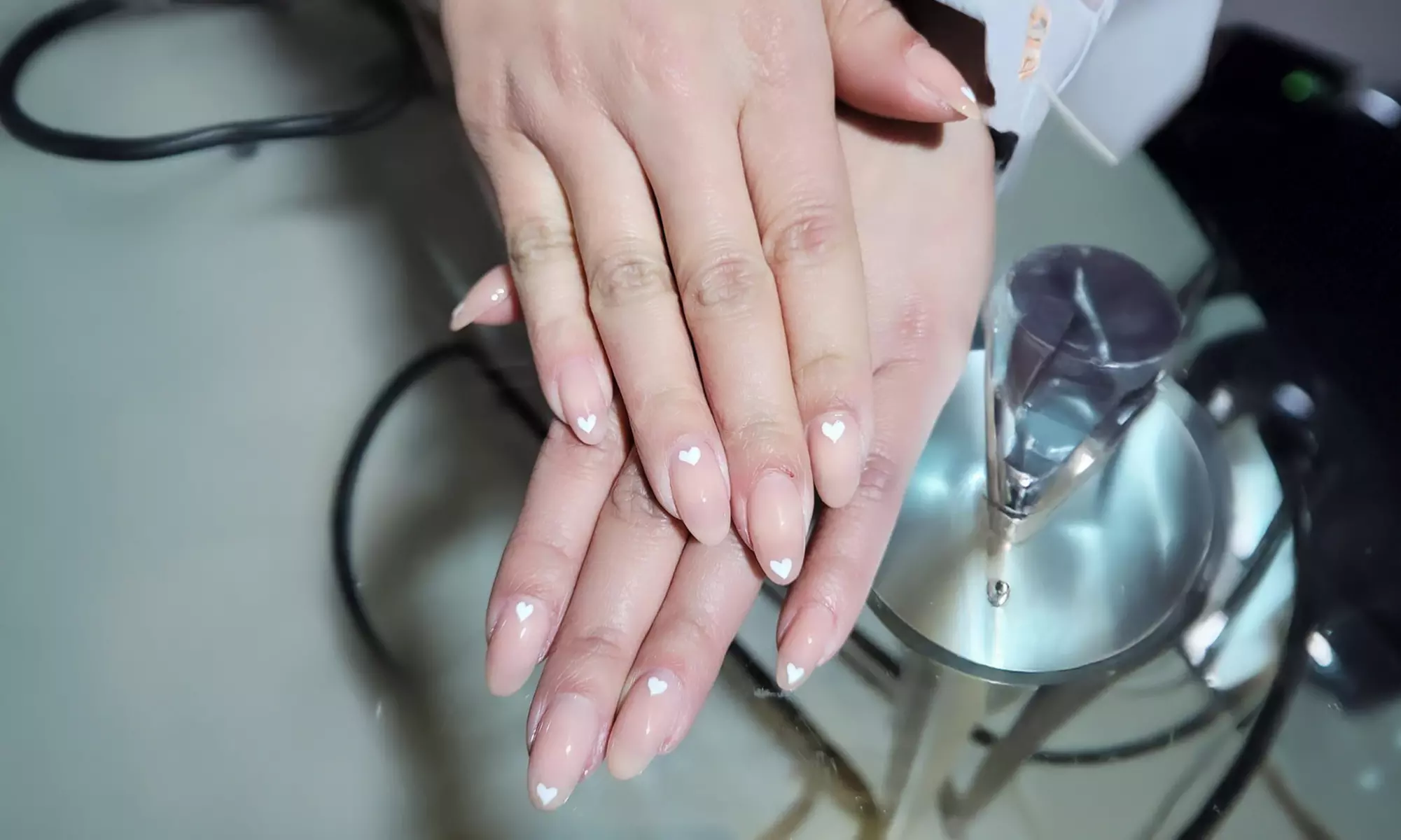 Manicura y/o pedicura normal o semipermanente y primera puesta de uñas