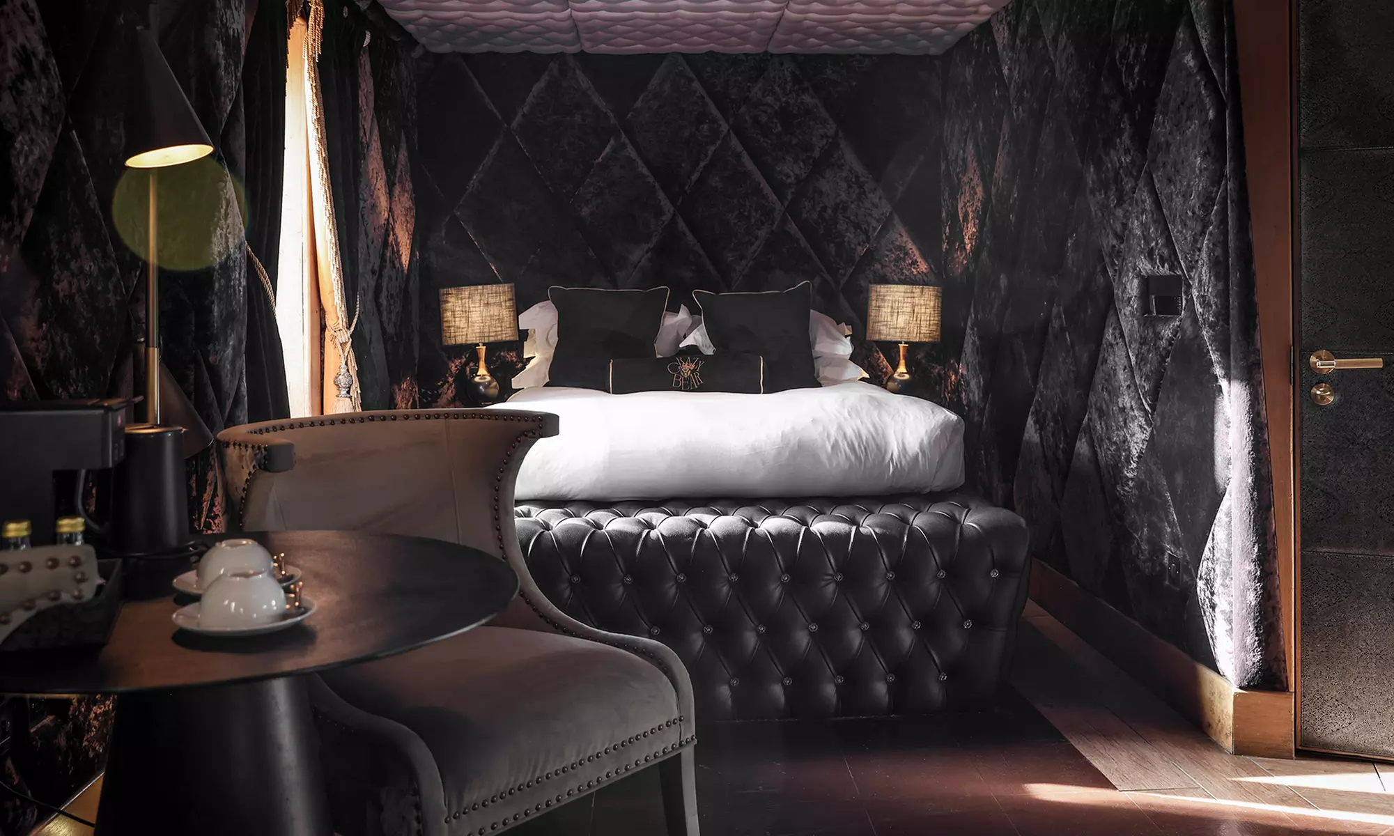 Stadhampton: Romantic Stay for 2 with Dinner & Champagne