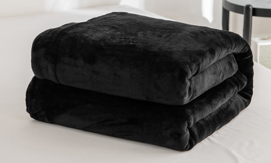 Image 17: Double Thickened Sherpa Fleece Soft Reversible Blanket 