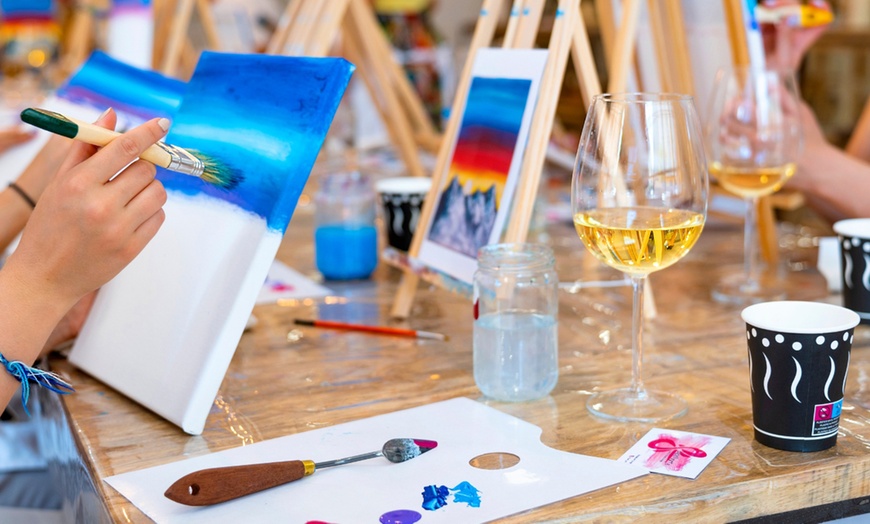 Image 8: Experiencia de arte y vino de 2 horas en español e inglés para 1 o 2