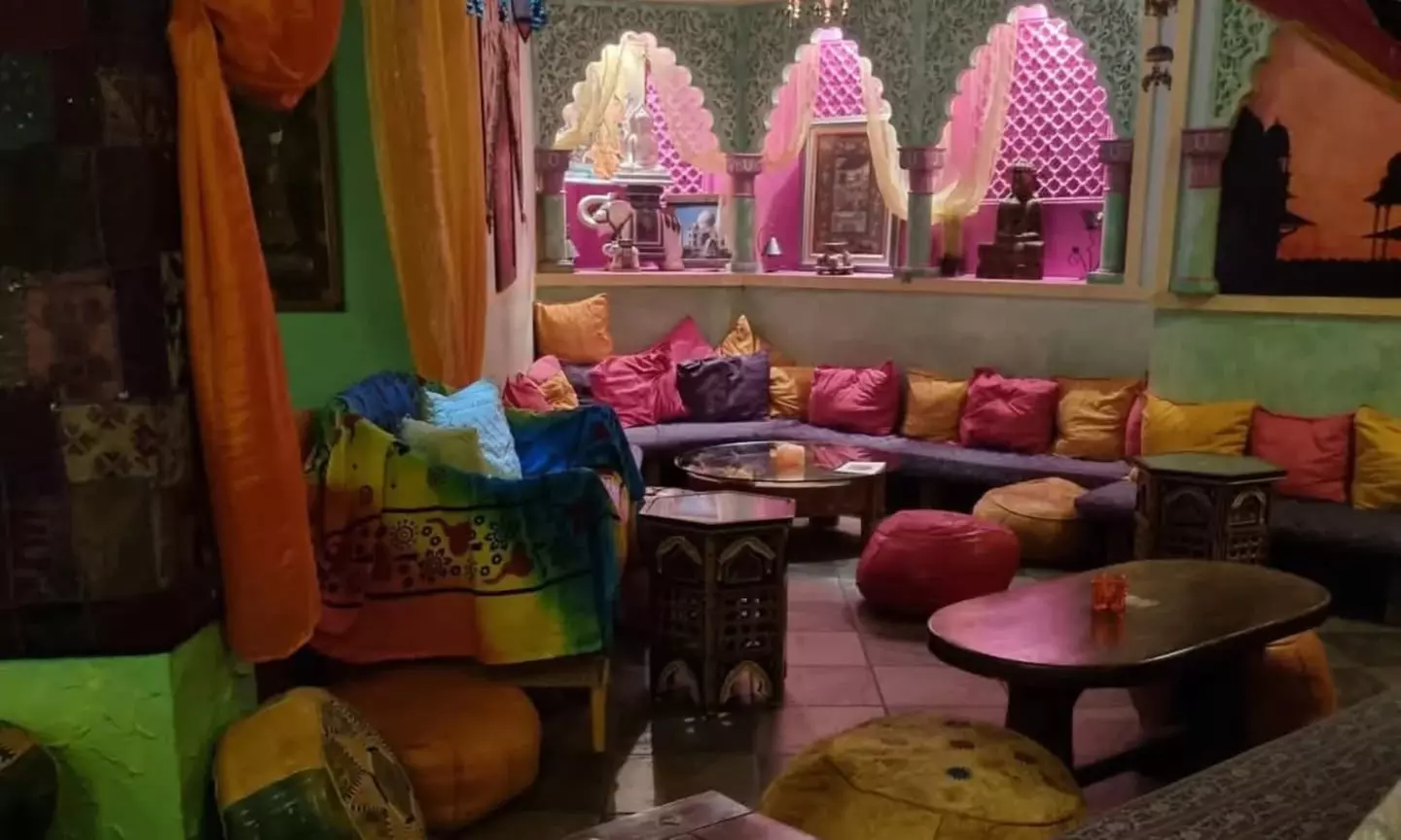 Velada árabe para 2 o 4 personas, con opción a menú y espectáculo de danza del vientre; ahorra hasta un 56%