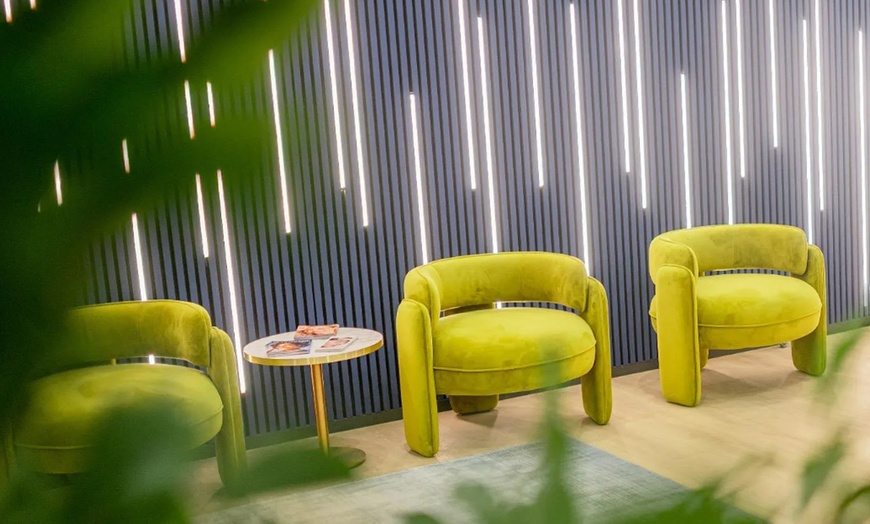 Image 3: Perfekte Augenbrauen durch präzises Microblading im Zentrum Frankfurts