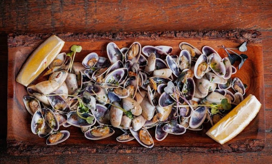 Image 16: Menú CalaBlava con entrantes, principales o arroz, postres y bebidas