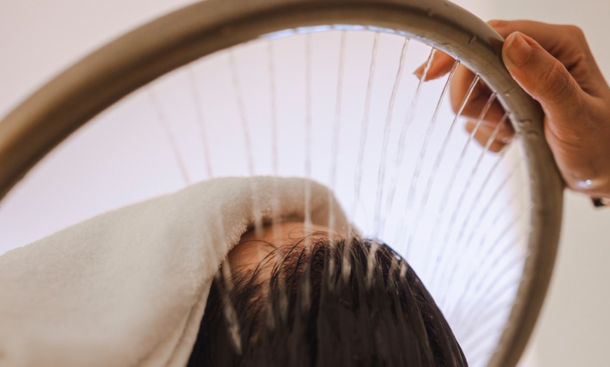 Image 2: Tratamiento Full Experience Head Spa con bebida de cortesía