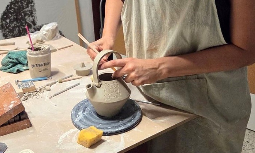 Image 1: Taller de cerámica para 1 o 2 personas de 3 horas con picoteo