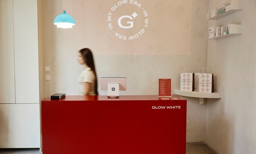 Image 9: Tratamiento blanqueador con gel de un mes y luz LED con férula