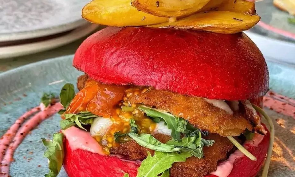 Menú vegetariano creativo en Superchulo para 2 o 4 con bebida y postre