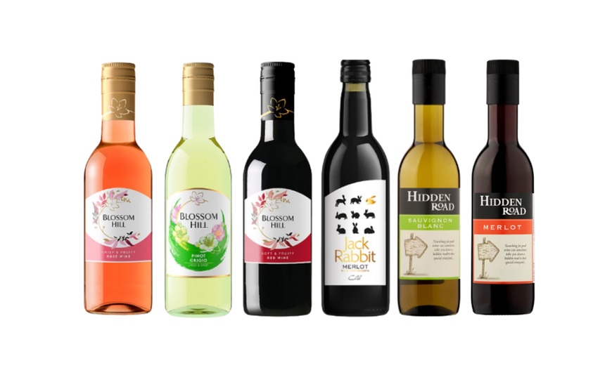 Image 2: 12-Days Christmas Wine and Jewellery Advent Calendar Gift Set