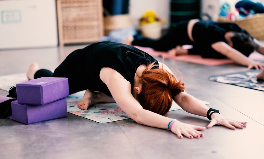 Image 5: 3 clases de yoga y/o meditación o ilimitadas durante un mes para 1