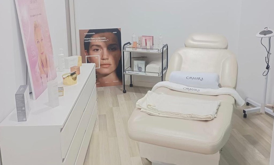 Image 2: Reflexología podal y masaje drenante en piernas en Elle Estheticelle