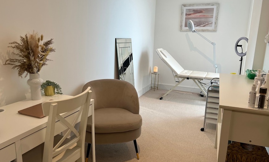 Image 2: 0.5, 1 or 2ml Dermal Filler w/ Consultation: Lip, Smile, Cheek or Chin