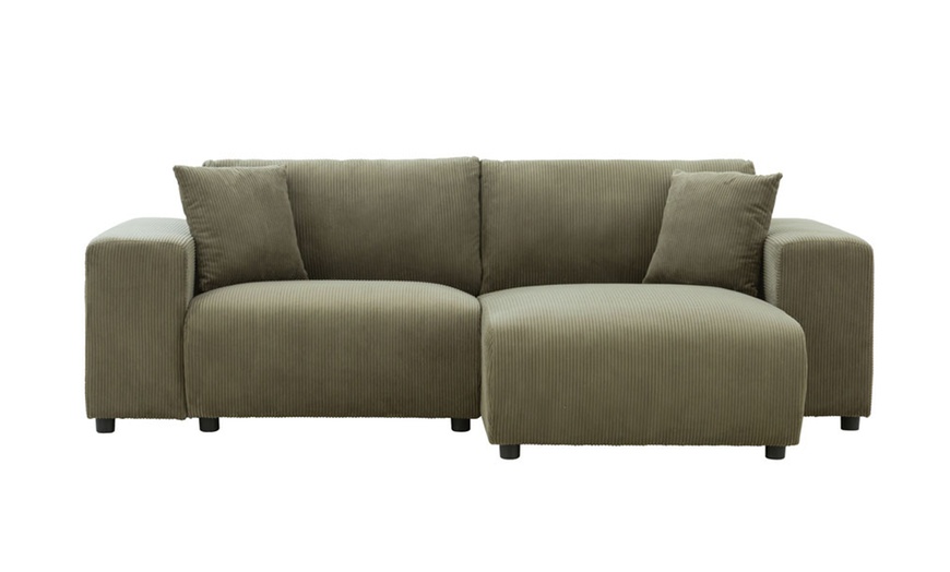 Image 9: Canapé d'angle réversible 3 places "Jambi" de Kocoon en velours côtelé