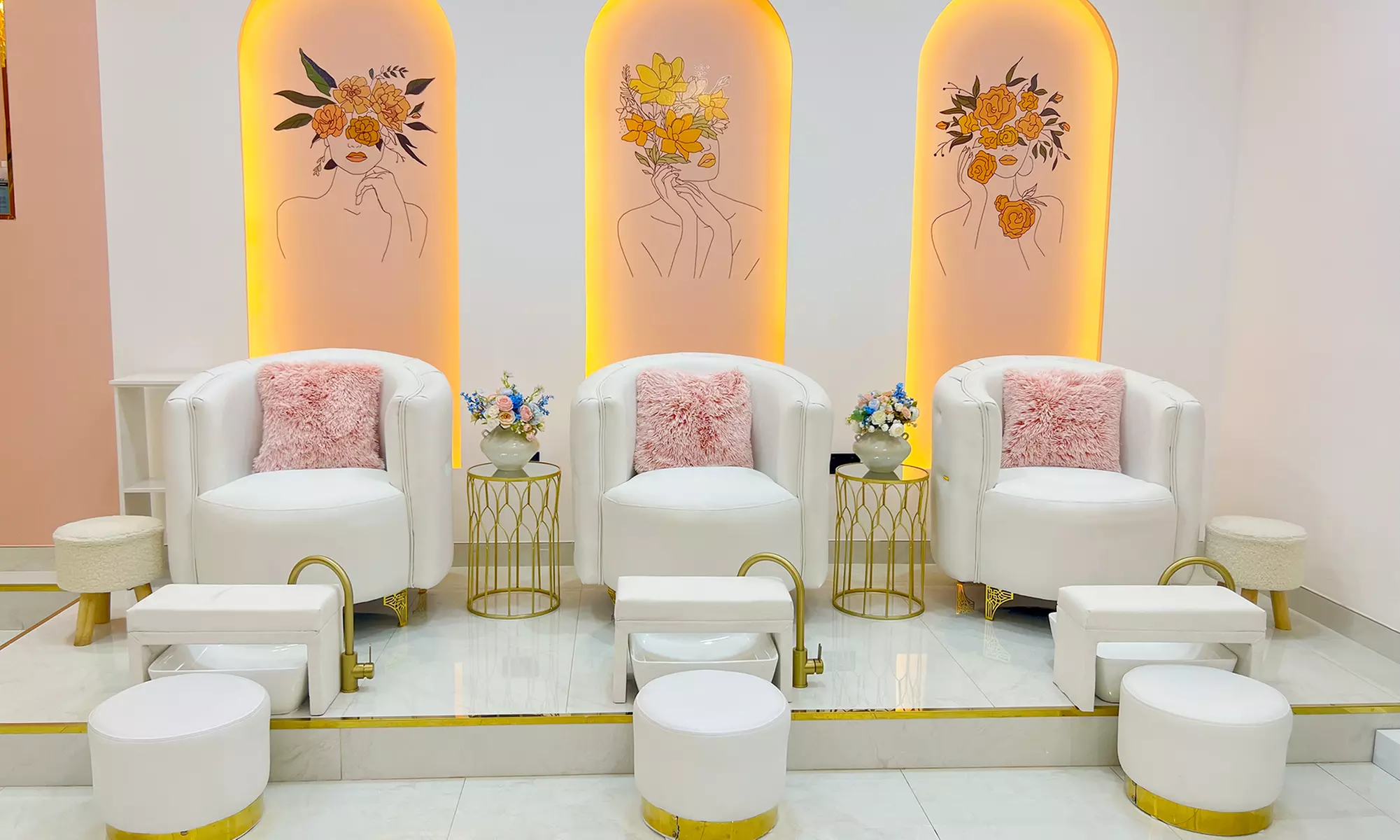 Flutter and Flourish: Luxurious Eyelash Extensions for Every Glance