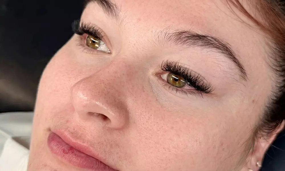 Full Set of Classic /YY, or Hybrid /Volume Eyelash Extensions