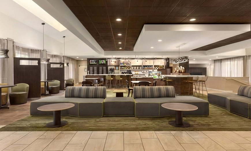 Image 2: Member-Only Deal: Courtyard by Marriott Fort Myers Cape Coral