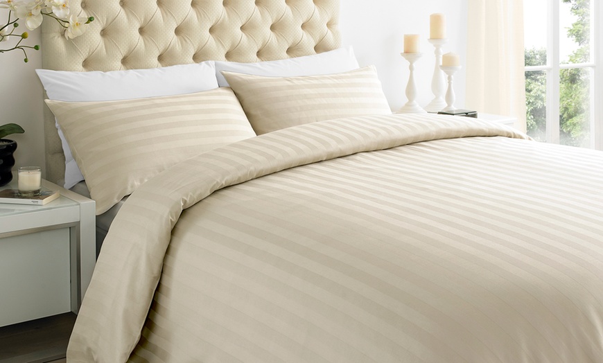 Image 5: 250TC Hotel-Stripe Duvet Cover Set