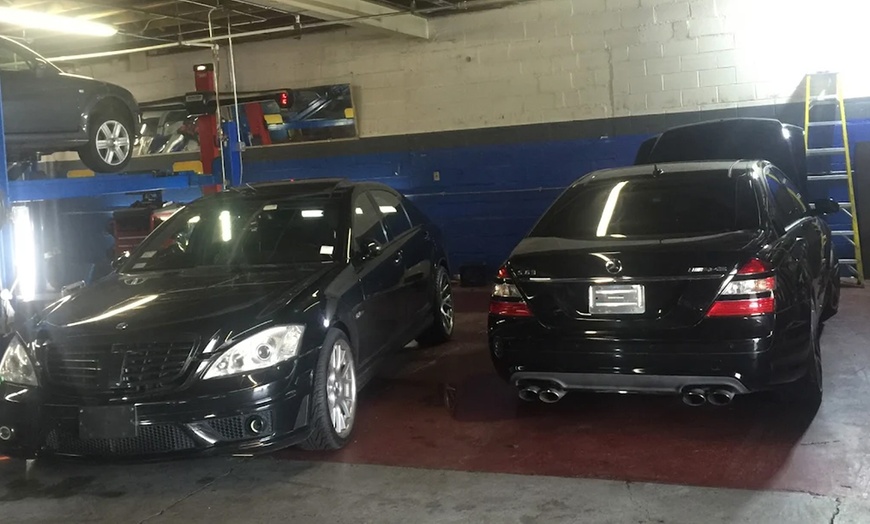 Image 5: Expert Oil Changes: Engine Protection & Performance Boost