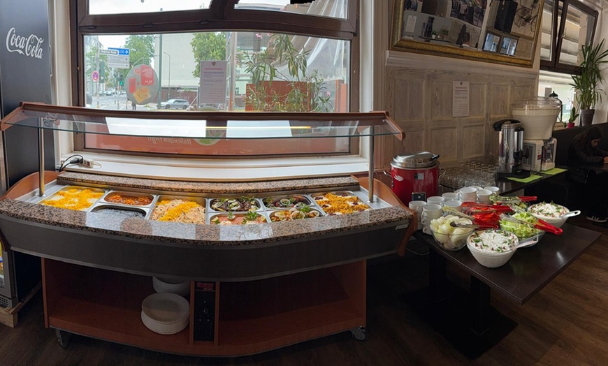 Image 1: All-you-can-eat iranisches Buffet für 1, 2 oder 4 Personen