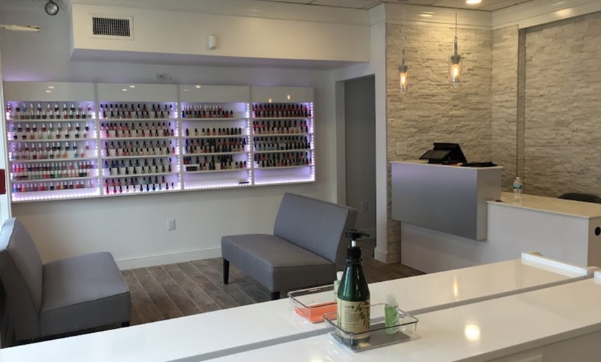 Image 4: Explore the Best Mani-Pedi Services for a New You