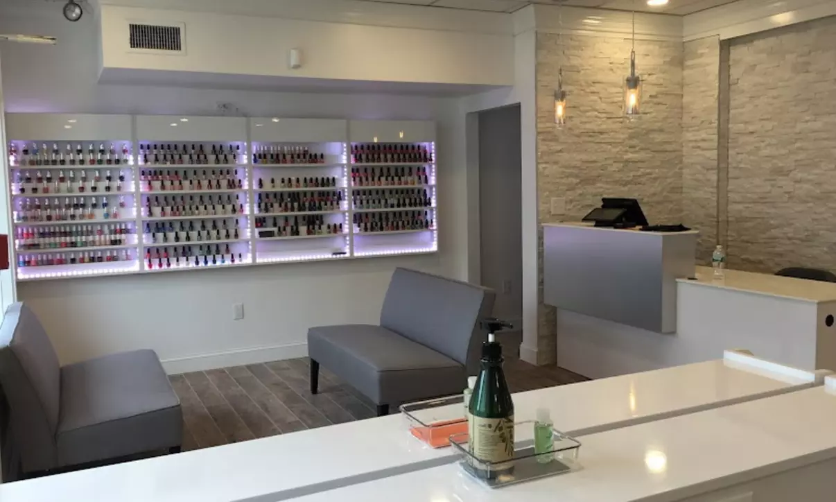 Explore the Best Mani-Pedi Services for a New You