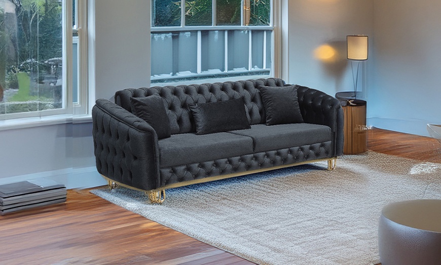 Image 10: Chesterfield & Kingston 3+2 Sofa Sets