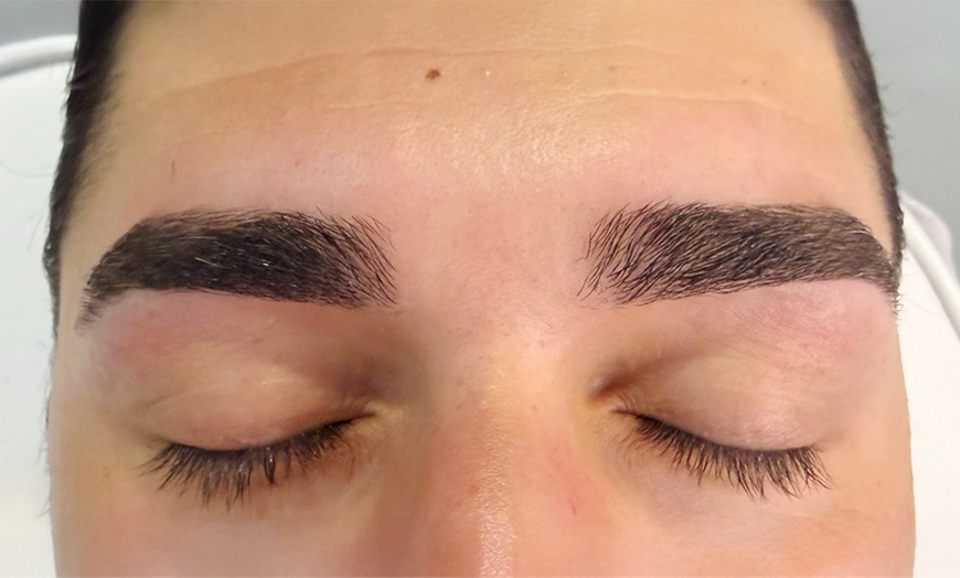 Image 2: Tratamientos para cejas y pestañas a elegir para 1 persona