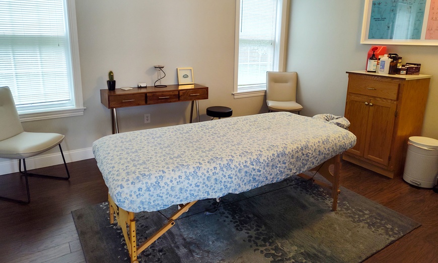 Image 2: Discover Healing with Acupuncture Treatment with Bodywork