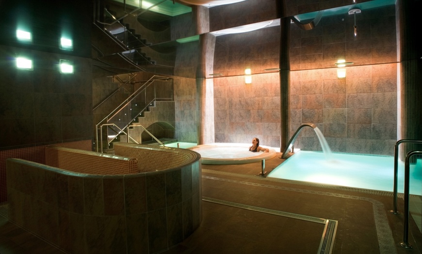 Image 1: Circuito hidrotermal de 1 h para 2 válido en fin de semana o festivo