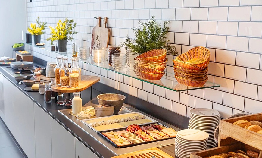 Image 3: Frühstücksbuffet inkl. 1 Glas Sekt für 2 oder 4 Personen