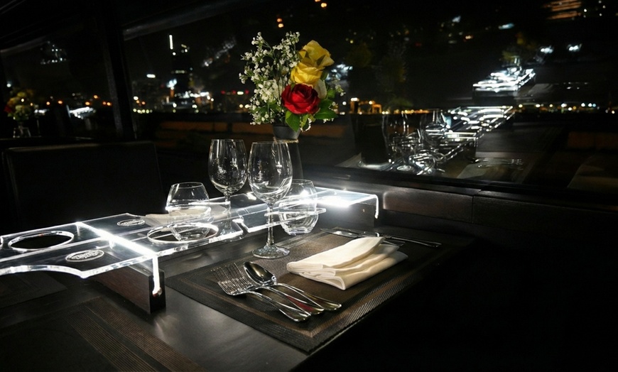 Image 4: Bustronome Dubai: Gourmet Dining on Wheels with Seasonal Menus