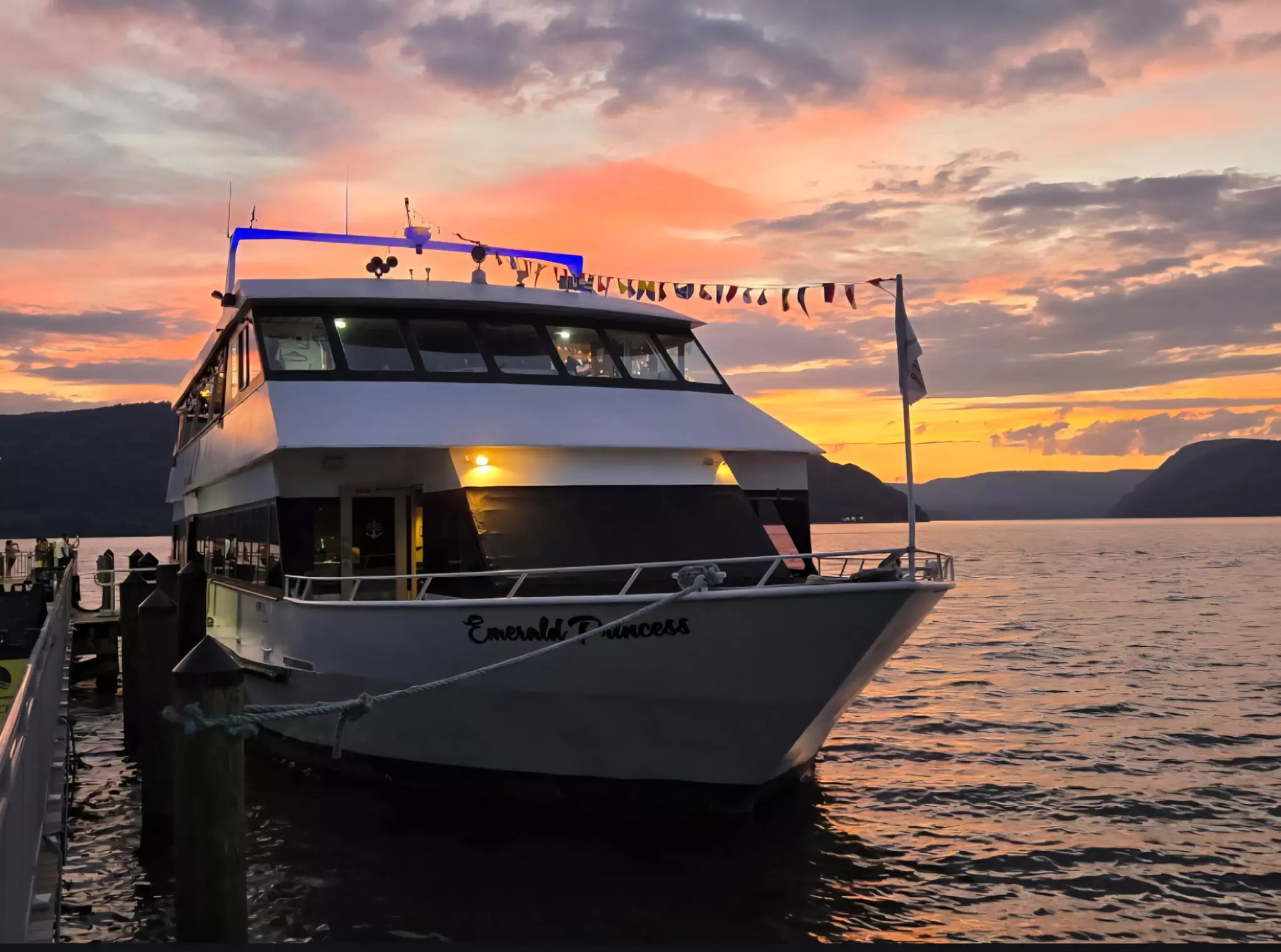 2.5-Hour Weekend Brunch Cruise – Hudson River