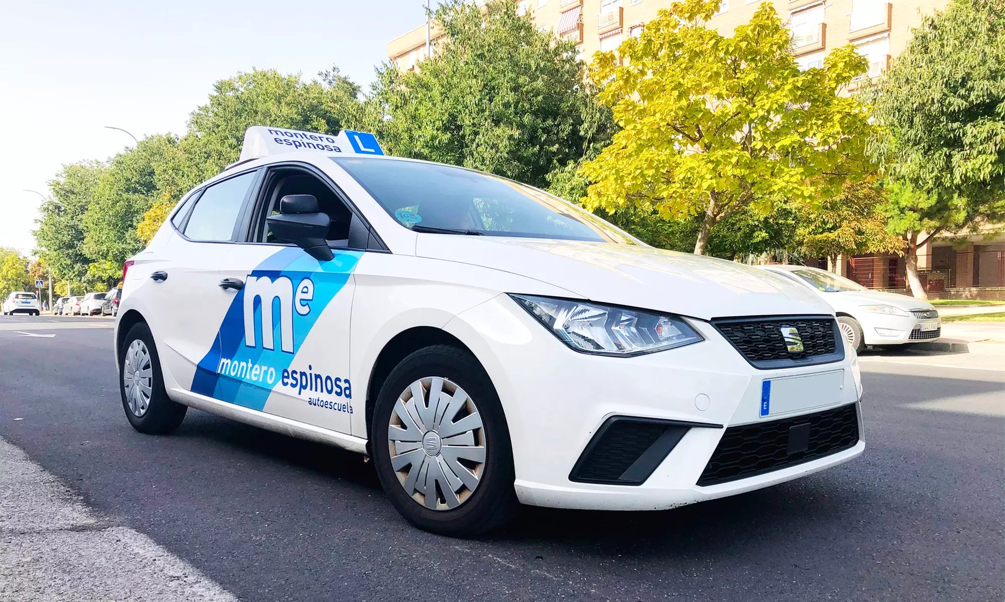 Permiso B: teoría y 1 o 3 prácticas en Autoescuela Montero Espinosa