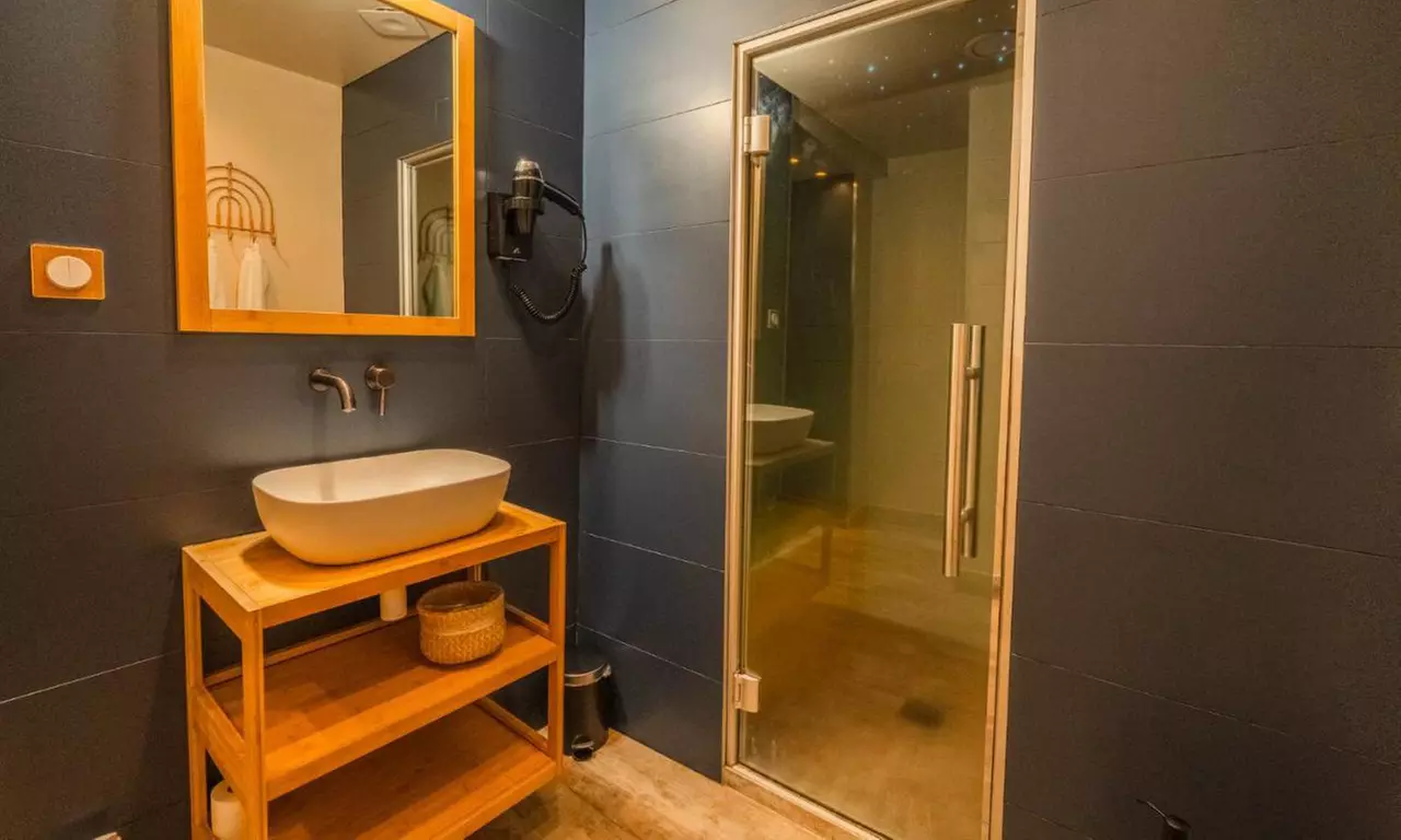 2h d'accès au spa privatif avec sauna, hammam et bains à remous