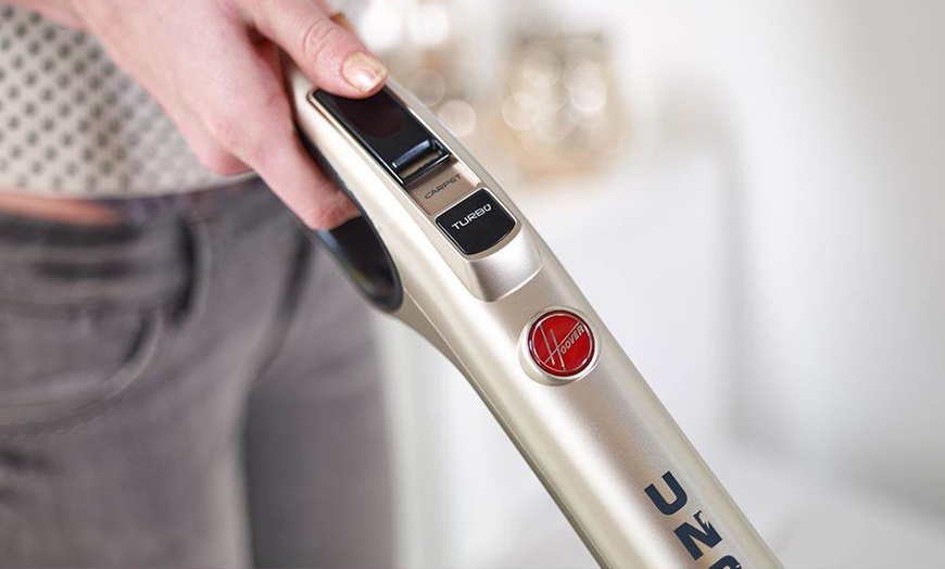 Image 7: Hoover Cordless Two-In-One Vacuum