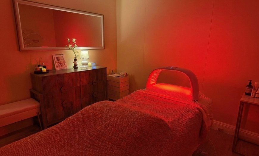 Image 6: Enjoy 60-min Custom Facial or a 90-min Signature Sculptistry Sessions!